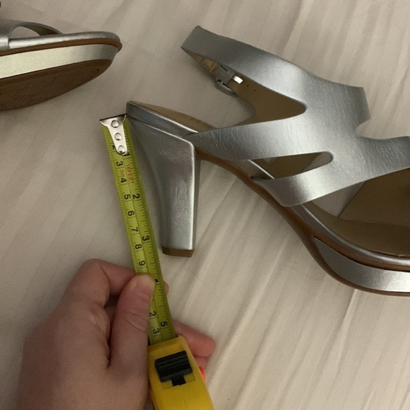 Naturalizer Women's Dee Slingbackheels Heeled Sandal in silver! ✨US size 7.5W - Picture 9 of 10